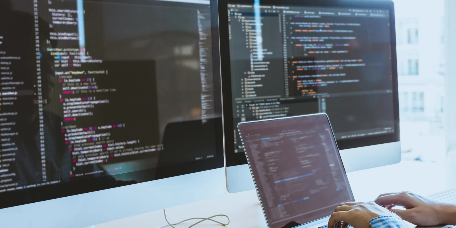 Czym różni się kreatywny software house od agencji interaktywnej?
